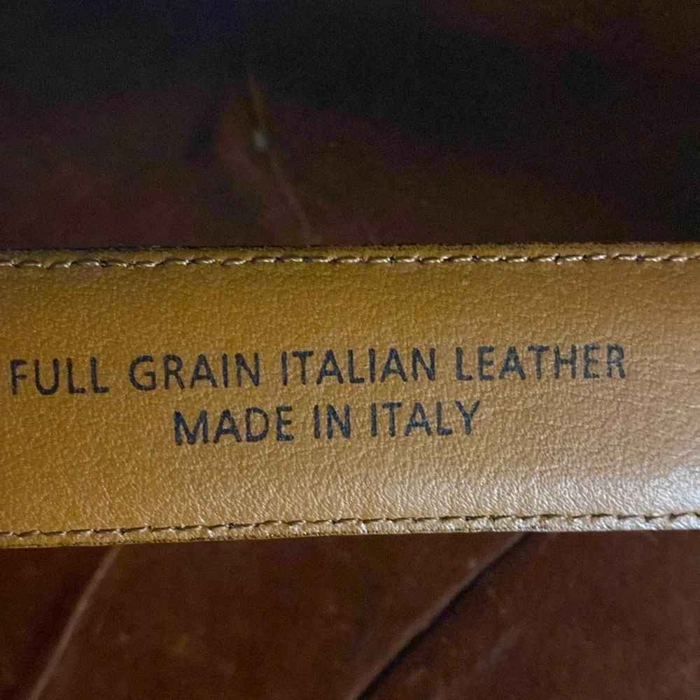 Men’s Wearhouse black Italian full grain leather belt size 44 silver tone